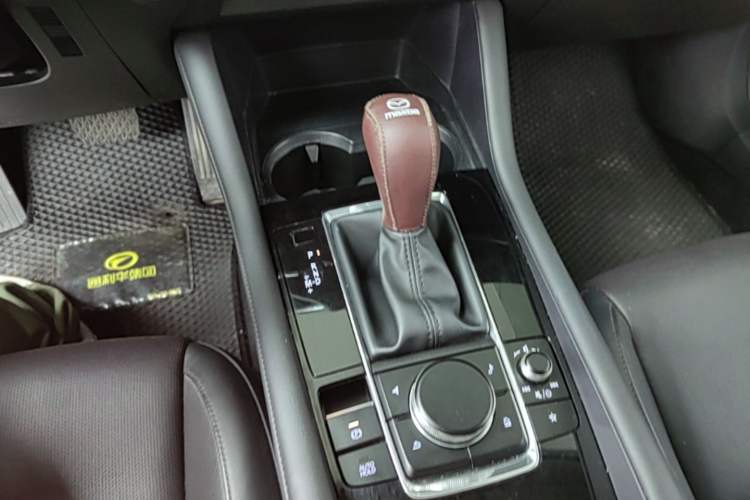 Used Mazda 3 Axela 2021 2.0L Automatic ZhiXuan Edition Gear Lever