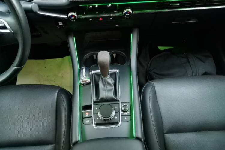 Used Mazda 3 Axela 2021 2.0L Automatic Zhiyao Edition Gear Lever