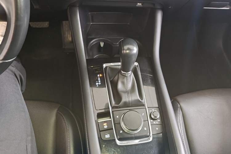 Used Mazda 3 Axela 2021 2.0L Automatic Zhiya Edition Gear Lever