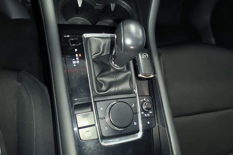 Used Mazda 3 Axela 2021 2.0L Automatic ZhiXuan Edition Gear Lever