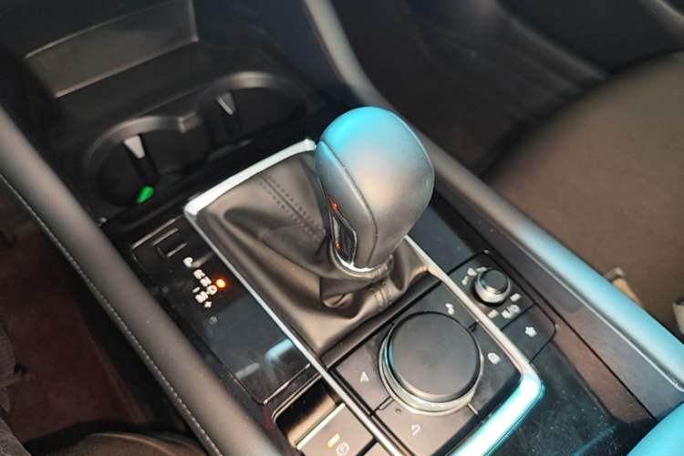 Used Mazda 3 Axela 2021 2.0L Automatic ZhiXuan Edition Gear Lever