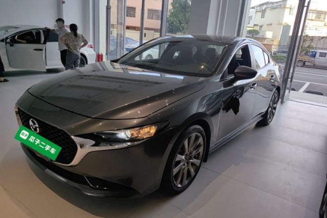 Ojetý Mazda 3 Axela 2021 2.0L Automatic Zhiya Edition
