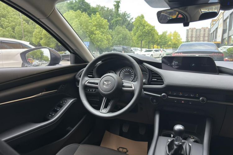 Used Mazda 3 Axela 2021 1.5L Manual ZhiMei Edition Interior 1