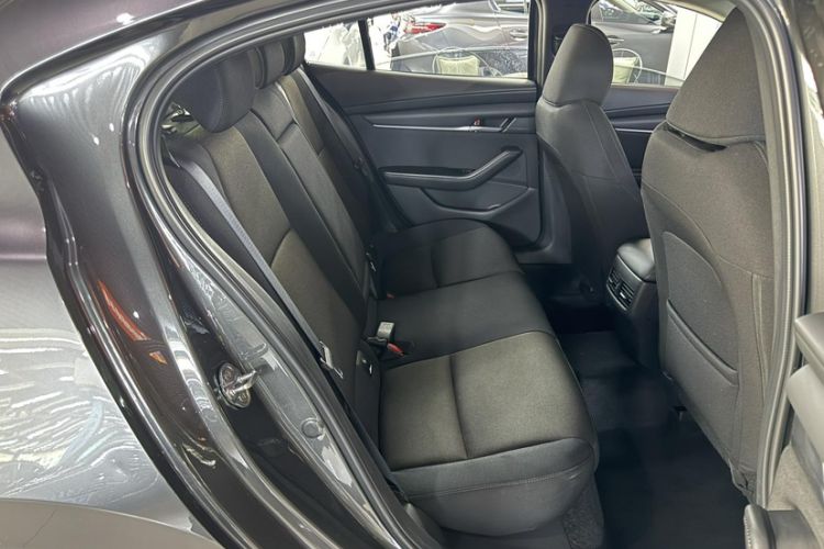 Used Mazda 3 Axela 2021 1.5L Manual ZhiMei Edition Interior 10