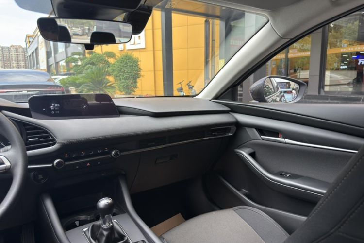 Used Mazda 3 Axela 2021 1.5L Manual ZhiMei Edition Interior 11