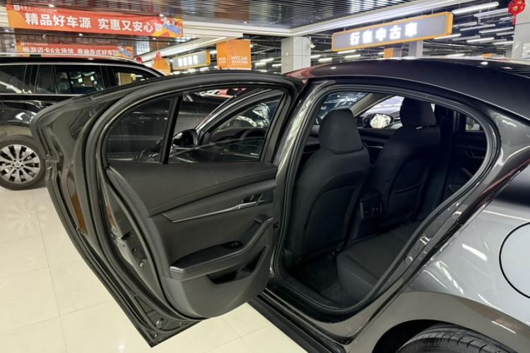 Used Mazda 3 Axela 2021 1.5L Manual ZhiMei Edition Interior 2
