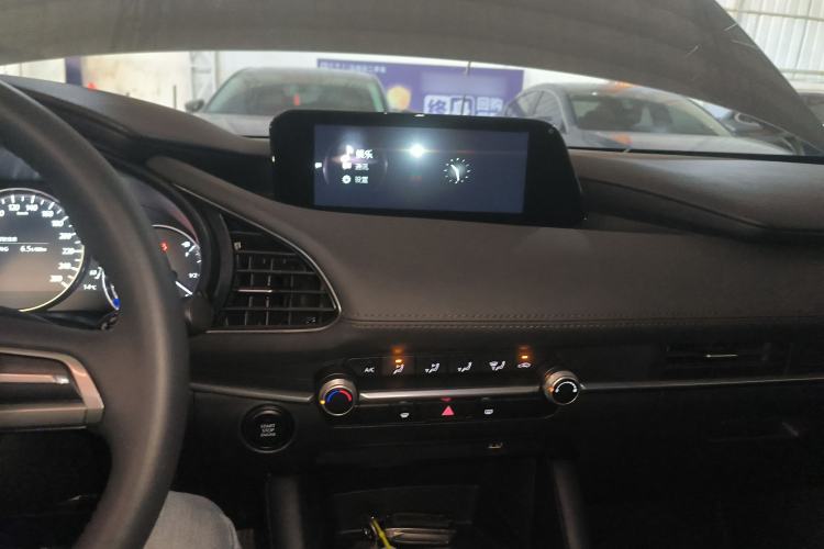 Used Mazda 3 Axela 2021 1.5L Manual ZhiMei Edition Interior 2