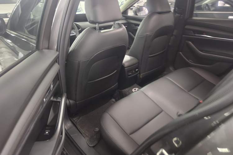 Used Mazda 3 Axela 2021 2.0L Automatic ZhiXuan Edition Interior 2