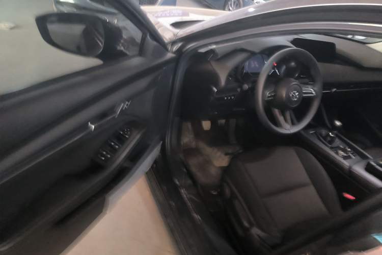 Used Mazda 3 Axela 2021 1.5L Manual ZhiMei Edition Interior 3
