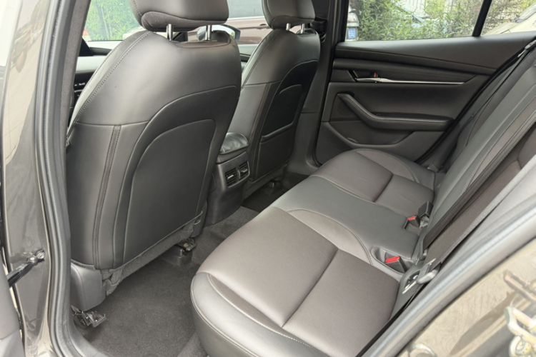 Used Mazda 3 Axela 2021 2.0L Automatic Zhi Rui Edition Interior 3