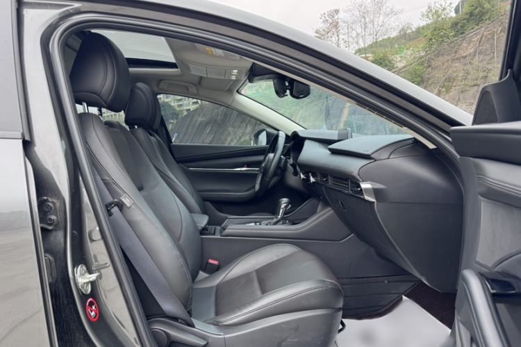 Used Mazda 3 Axela 2021 2.0L Automatic Zhiya Edition Interior 3