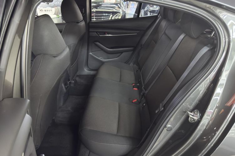 Used Mazda 3 Axela 2021 1.5L Manual ZhiMei Edition Interior 4