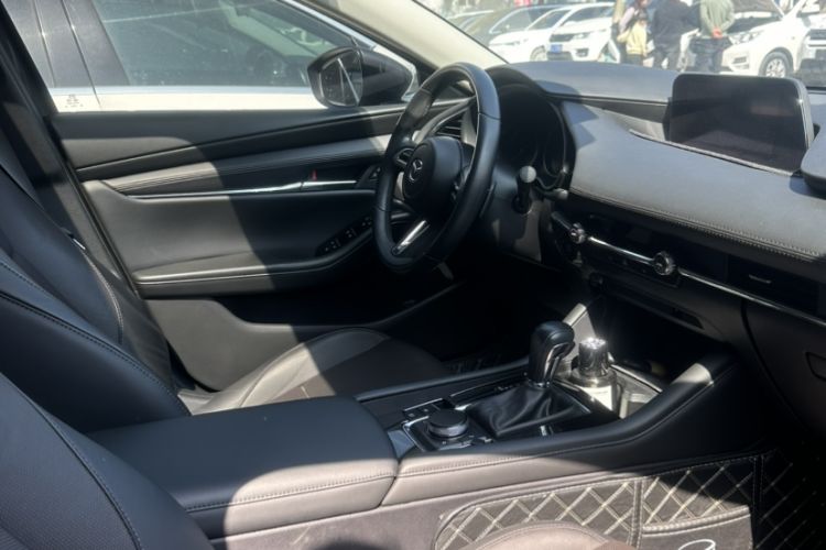 Used Mazda 3 Axela 2021 2.0L Automatic Zhiya Edition Interior 4