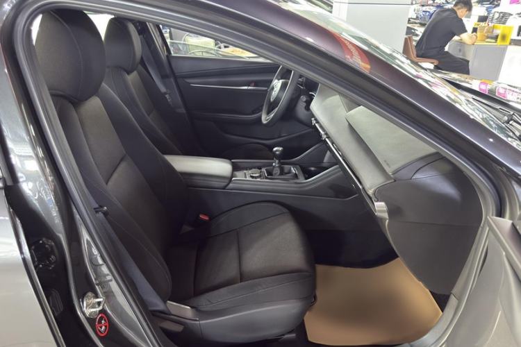 Used Mazda 3 Axela 2021 1.5L Manual ZhiMei Edition Interior 7