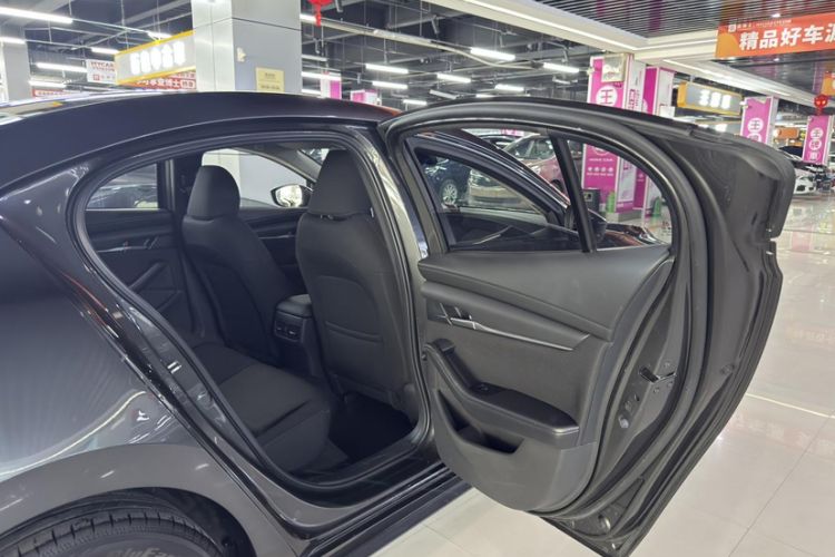 Used Mazda 3 Axela 2021 1.5L Manual ZhiMei Edition Interior 8
