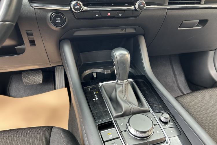 Used Mazda 3 Axela 2021 2.0L Automatic ZhiXuan Edition Interior 8