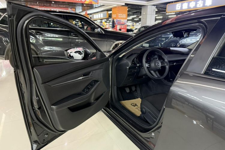 Used Mazda 3 Axela 2021 1.5L Manual ZhiMei Edition Interior 9