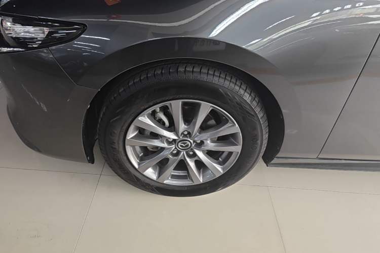 Used Mazda 3 Axela 2021 1.5L Manual ZhiMei Edition Left Front Wheel Hub