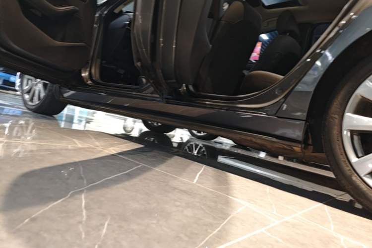 Used Mazda 3 Axela 2021 2.0L Automatic ZhiXuan Edition Left Side Sill