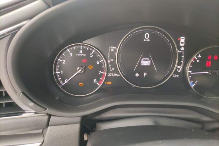 Used Mazda 3 Axela 2021 2.0L Automatic Zhiya Edition Odometer Close Up