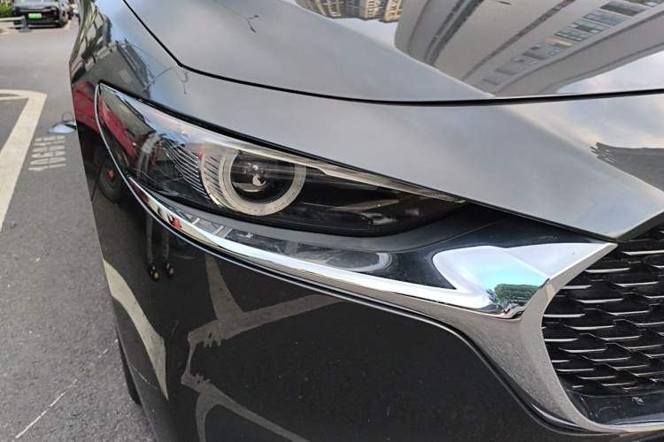 Used Mazda 3 Axela 2021 2.0L Automatic Zhiya Edition Right Front Headlight