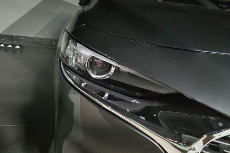 Used Mazda 3 Axela 2021 1.5L Automatic Luxury Version Right Front Headlight