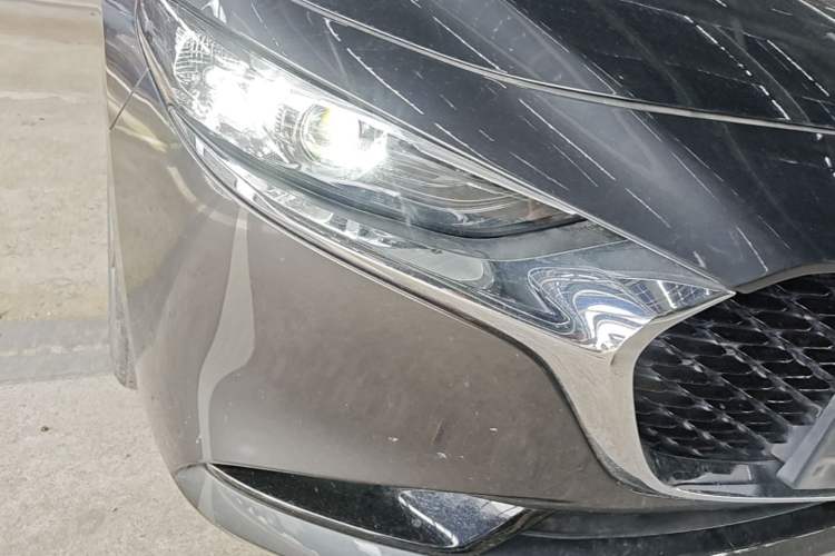 Used Mazda 3 Axela 2021 2.0L Automatic Zhiya Edition Right Front Headlight