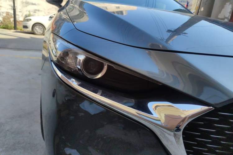Used Mazda 3 Axela 2021 2.0L Automatic ZhiXuan Edition Right Front Headlight
