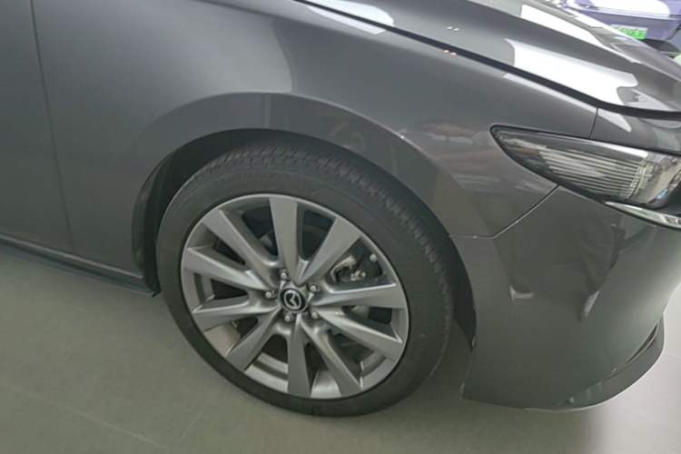 Used Mazda 3 Axela 2021 2.0L Automatic ZhiXuan Edition Right Front Wheel Hub