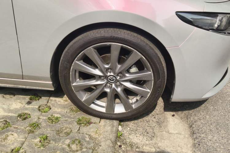 Used Mazda 3 Axela 2021 2.0L Automatic ZhiXuan Edition Right Front Wheel Hub
