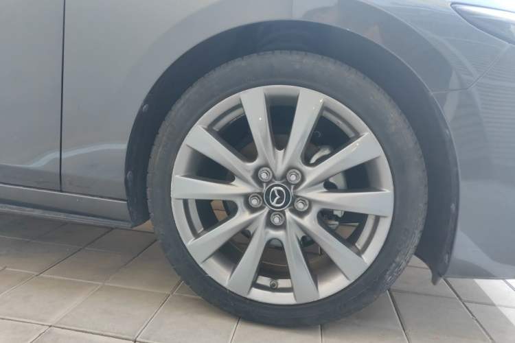 Used Mazda 3 Axela 2021 2.0L Automatic Zhiya Edition Right Front Wheel Hub