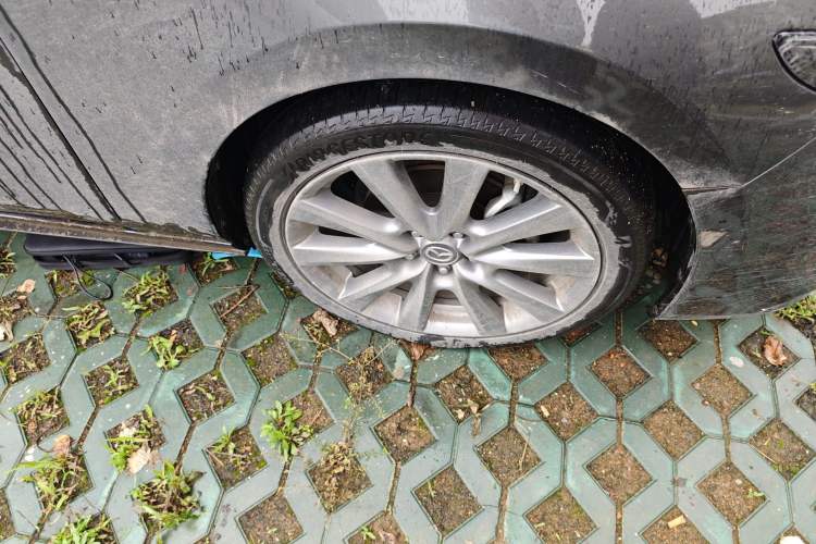 Used Mazda 3 Axela 2021 2.0L Automatic Zhiya Edition Right Front Wheel Hub