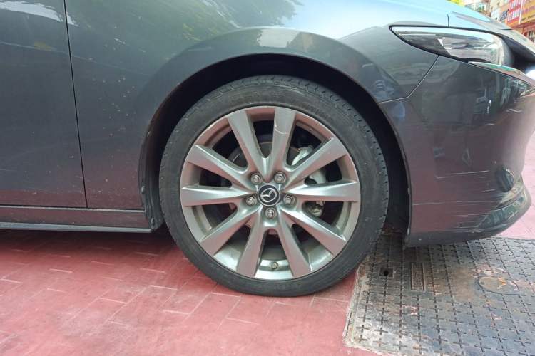 Used Mazda 3 Axela 2021 2.0L Automatic ZhiXuan Edition Right Front Wheel Hub