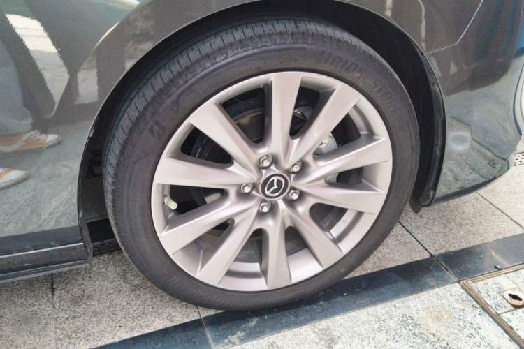 Used Mazda 3 Axela 2021 2.0L Automatic ZhiXuan Edition Right Front Wheel Hub