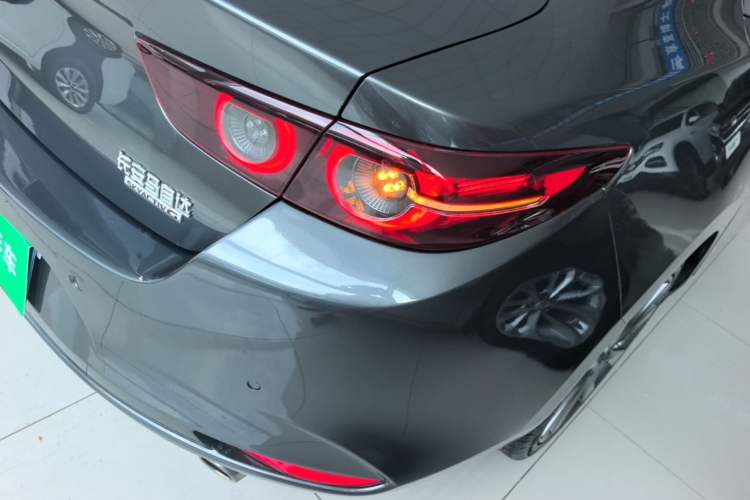 Used Mazda 3 Axela 2021 2.0L Automatic ZhiXuan Edition Right Rear Taillight