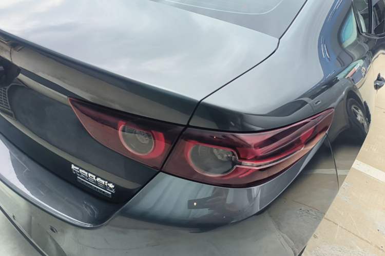 Used Mazda 3 Axela 2021 2.0L Automatic ZhiXuan Edition Right Rear Taillight