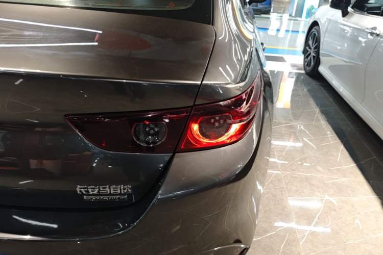 Used Mazda 3 Axela 2021 2.0L Automatic ZhiXuan Edition Right Rear Taillight