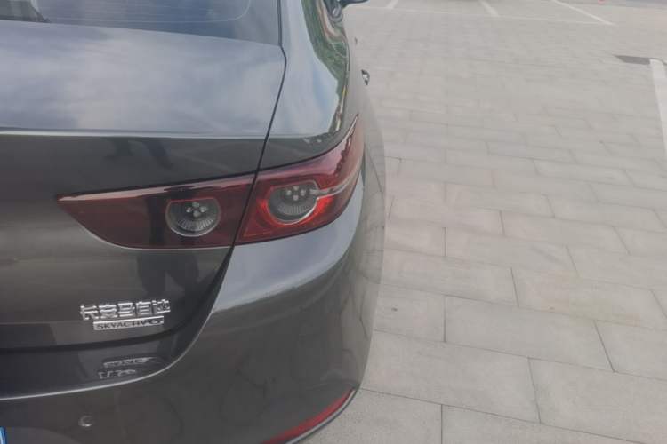 Used Mazda 3 Axela 2021 1.5L Automatic Zhiyue Edition Right Rear Taillight