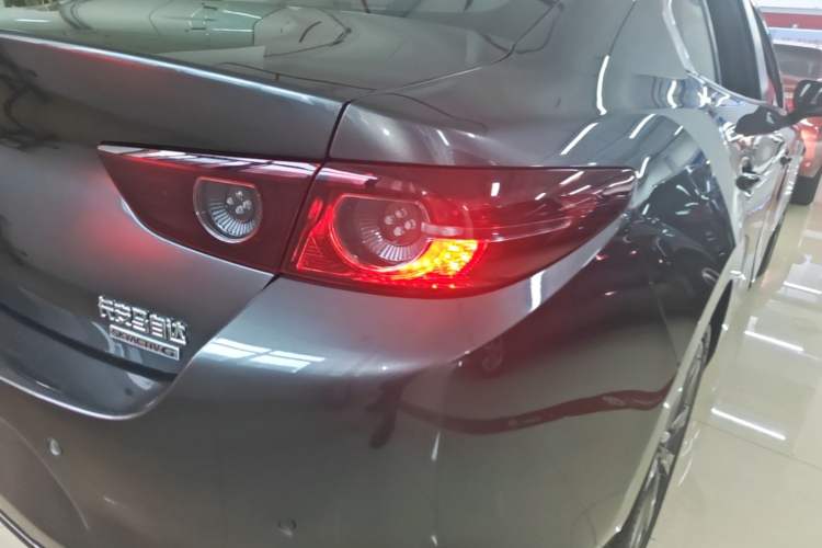 Used Mazda 3 Axela 2021 2.0L Automatic Zhiya Edition Right Rear Taillight
