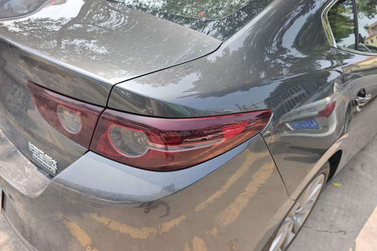 Used Mazda 3 Axela 2021 2.0L Automatic ZhiXuan Edition Right Rear Taillight