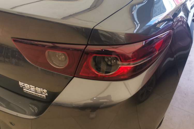 Used Mazda 3 Axela 2021 1.5L Automatic ZhiMei Edition Right Rear Taillight