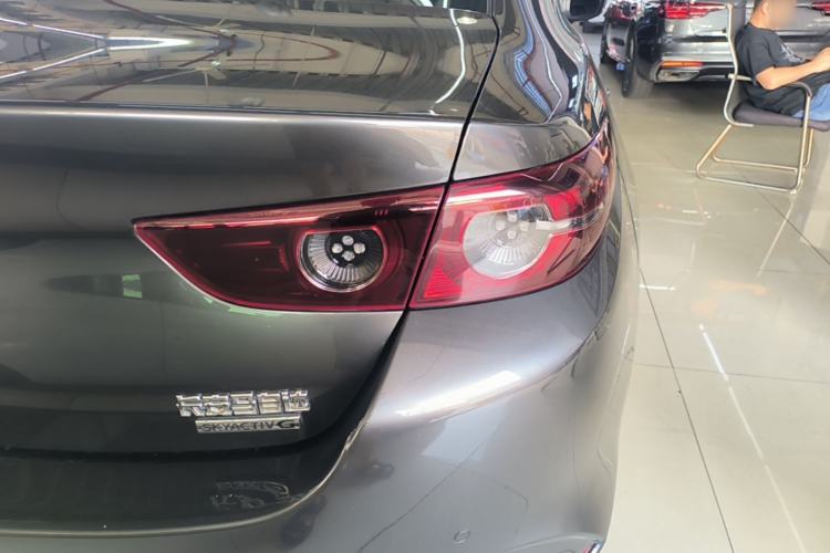 Used Mazda 3 Axela 2021 2.0L Automatic ZhiXuan Edition Right Rear Taillight