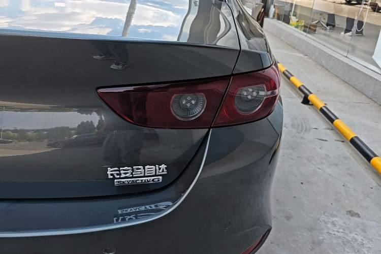 Used Mazda 3 Axela 2021 2.0L Automatic Zhiqing Edition Right Rear Taillight