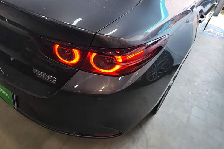 Used Mazda 3 Axela 2021 2.0L Automatic ZhiXuan Edition Right Rear Taillight