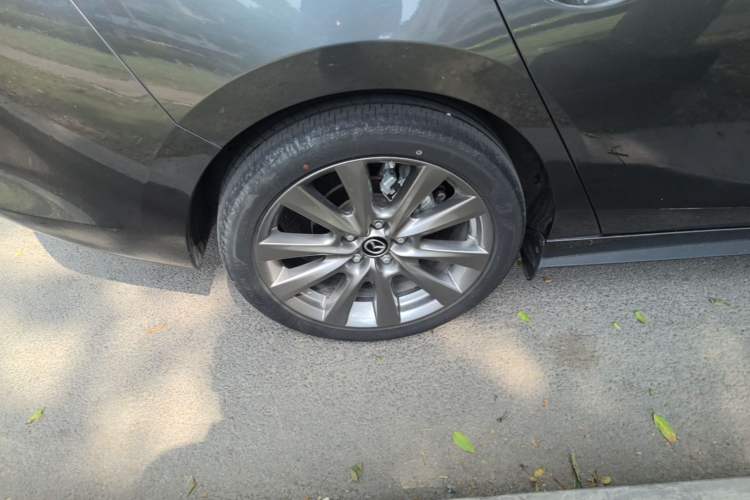Used Mazda 3 Axela 2021 2.0L Automatic Zhiya Edition Right Rear Wheel Hub