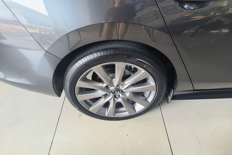 Used Mazda 3 Axela 2021 2.0L Automatic ZhiXuan Edition Right Rear Wheel Hub