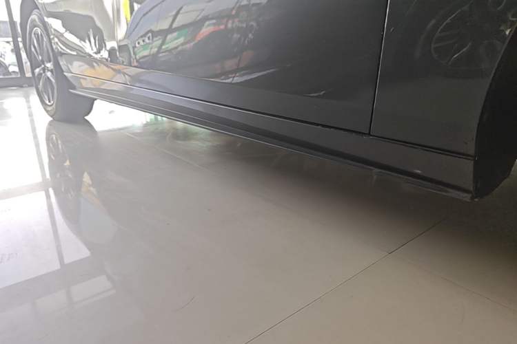 Used Mazda 3 Axela 2021 1.5L Manual ZhiMei Edition Right Side Sill