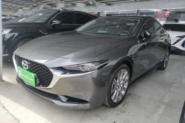 Ojetý Mazda 3 Axela 2021 2.0L Automatic Zhiya Edition
