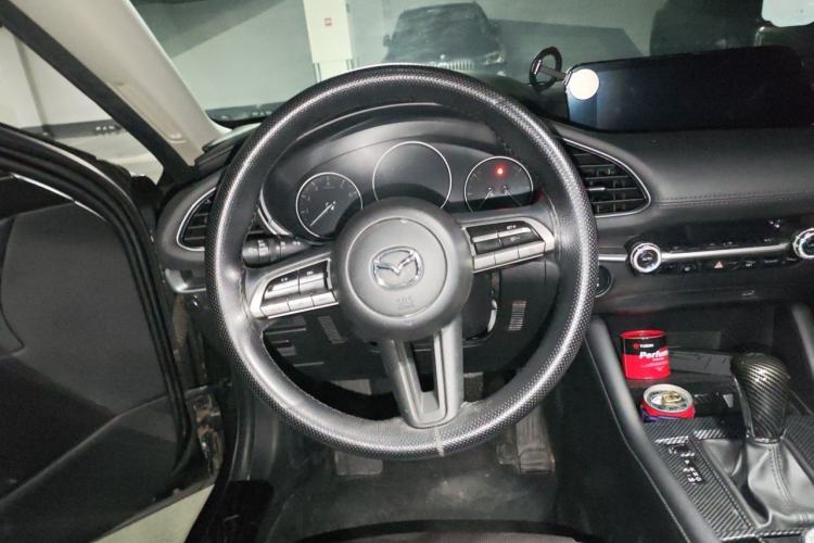 Used Mazda 3 Axela 2021 1.5L Automatic Luxury Version Steering Wheel