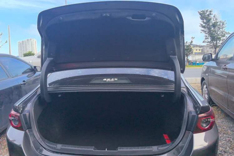 Used Mazda 3 Axela 2021 2.0L Automatic Zhiya Edition Trunk